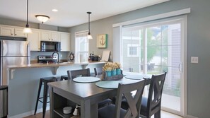 Dining - An Inviting Retreat! (Ottawa)