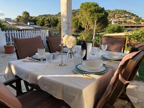 Outdoor dining