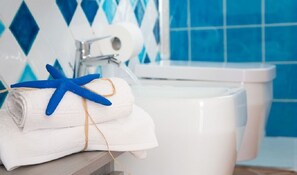 Dusche, Haartrockner, Bidet, Handtücher