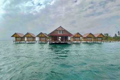  Paradise Over the Water Cabins in San Blas