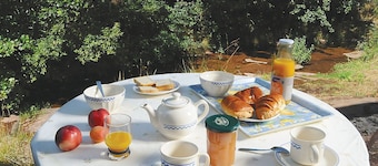 La Maison au Potager is located in a small hamlet in the Rance valley
