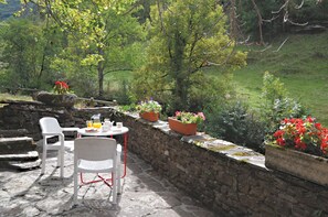 تناول الطعام بالخارج