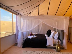 Individually decorated, blackout drapes, free WiFi, bed sheets - Itran Royal Camp (Taouz)