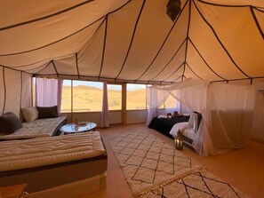 Individually decorated, blackout drapes, free WiFi, bed sheets - Itran Royal Camp (Taouz)