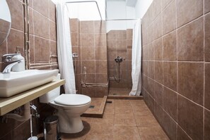 Towels, toilet paper - The Tribe Eco Lodge - Hostel (Athens)