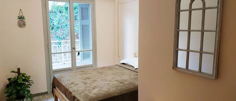 Economy Double Room | In-room safe, cots/infant beds, free WiFi, bed sheets