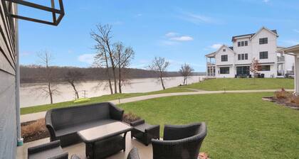 Breathtaking River Front Views!