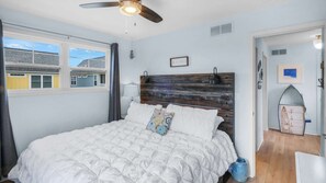 2 bedrooms, iron/ironing board, free WiFi, bed sheets - Prime location on the river. (Ottawa)