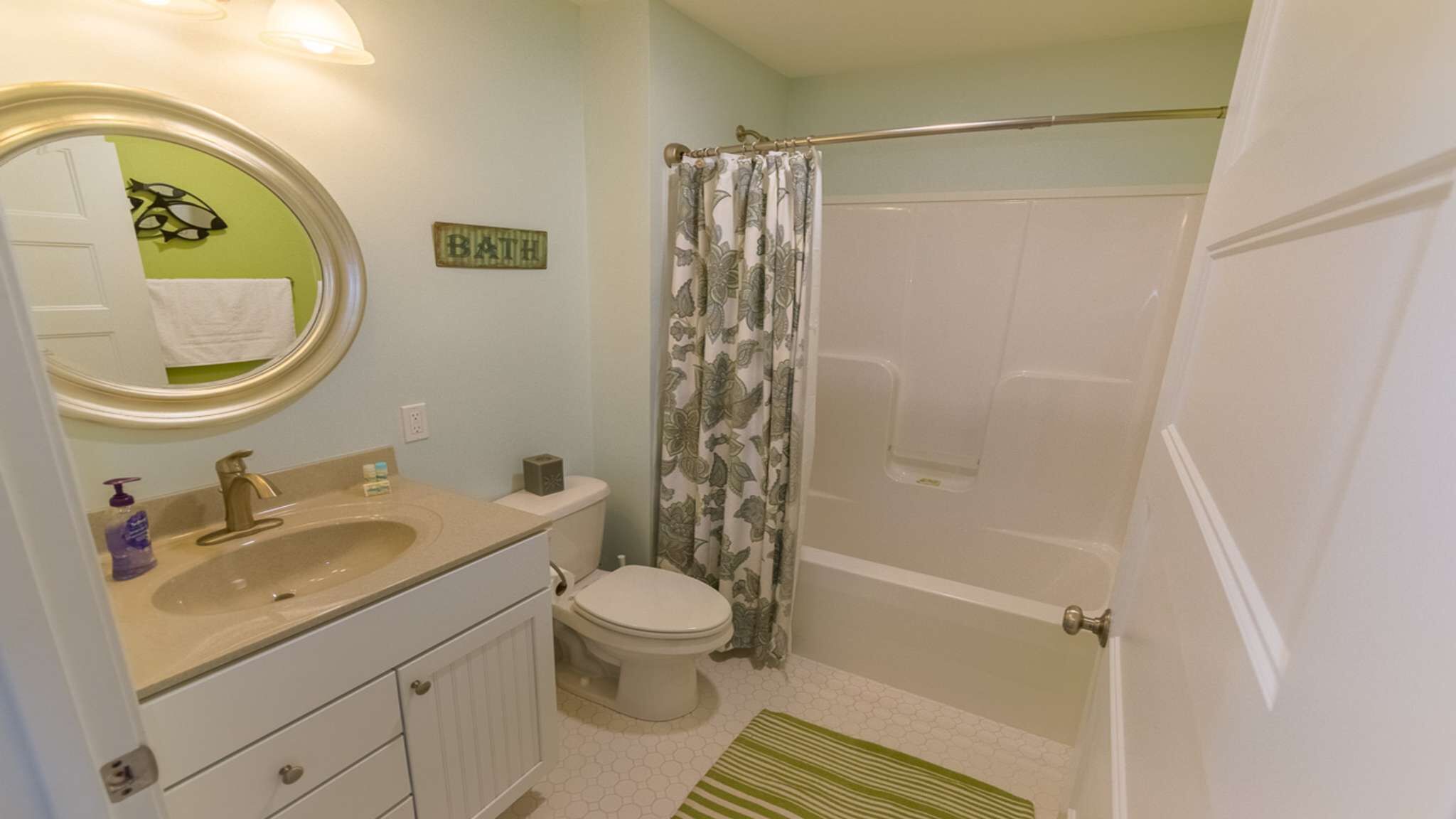 Een haardroger, handdoeken