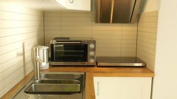 Réfrigérateur, four, plaque de cuisson, cafetiÚre/bouilloire