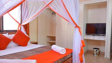 Double Room | Desk, iron/ironing board, free WiFi, bed sheets