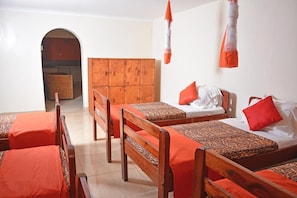 Desk, iron/ironing board, free WiFi, bed sheets - Oceanview Nyali Boutique Hotel - Hostel (Mombasa)