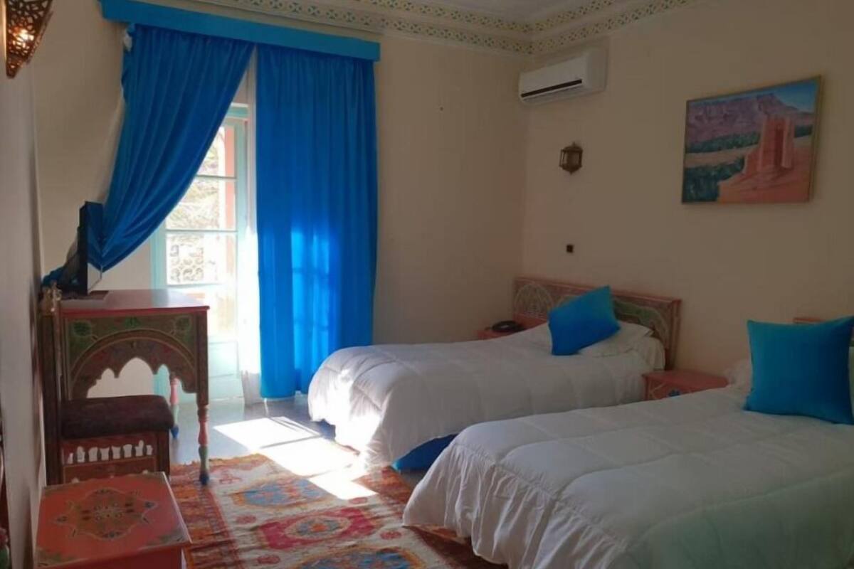 Habitación estándar con 2 camas individuales | 1 dormitorio, escritorio, cortinas opacas y sistema de insonorización