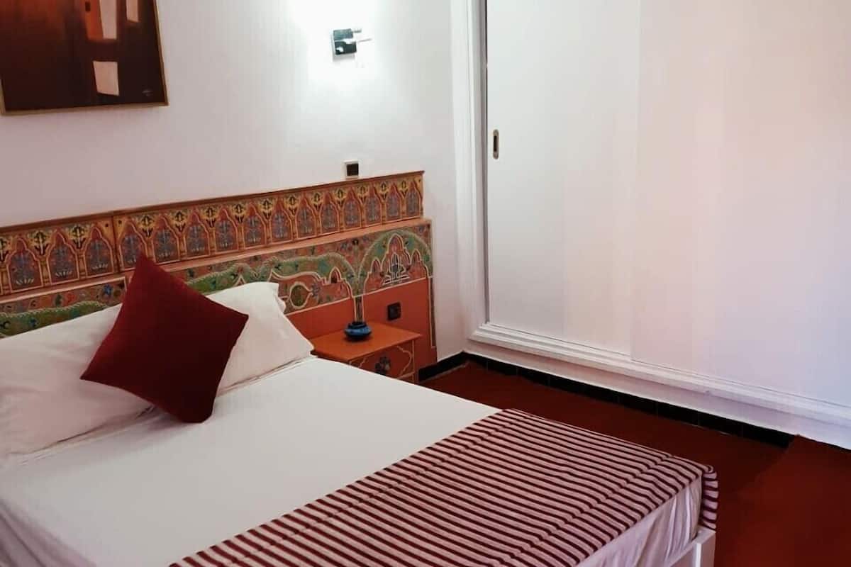Habitación individual, vistas a la piscina | 1 dormitorio, escritorio, cortinas opacas y sistema de insonorización
