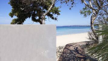 Sulla spiaggia, ombrelloni