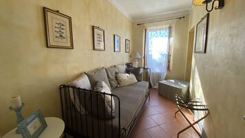 Suite, Terrace | Minibar, rollaway beds, free WiFi, bed sheets