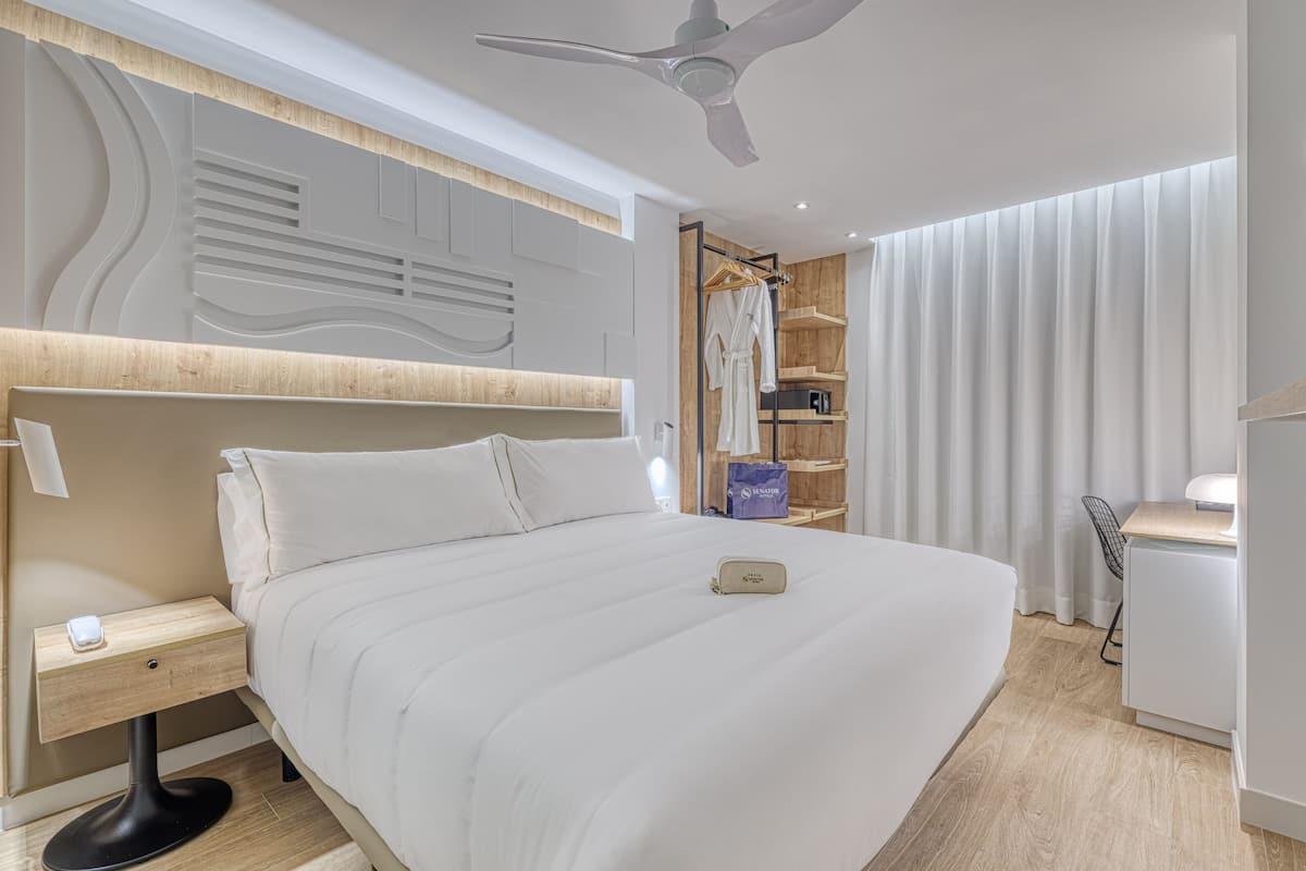 1 bedroom, minibar, desk, soundproofing