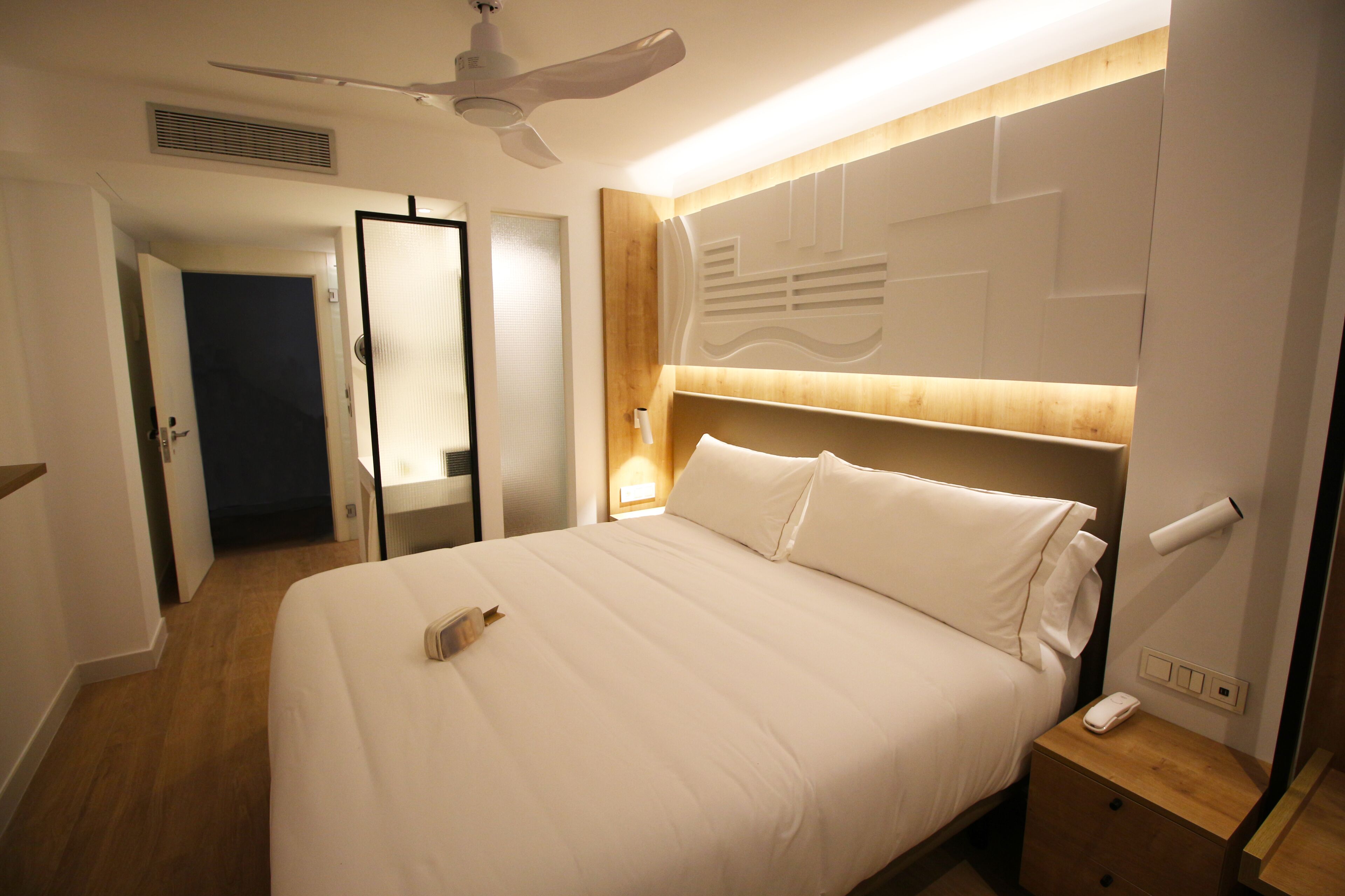 1 bedroom, minibar, desk, soundproofing