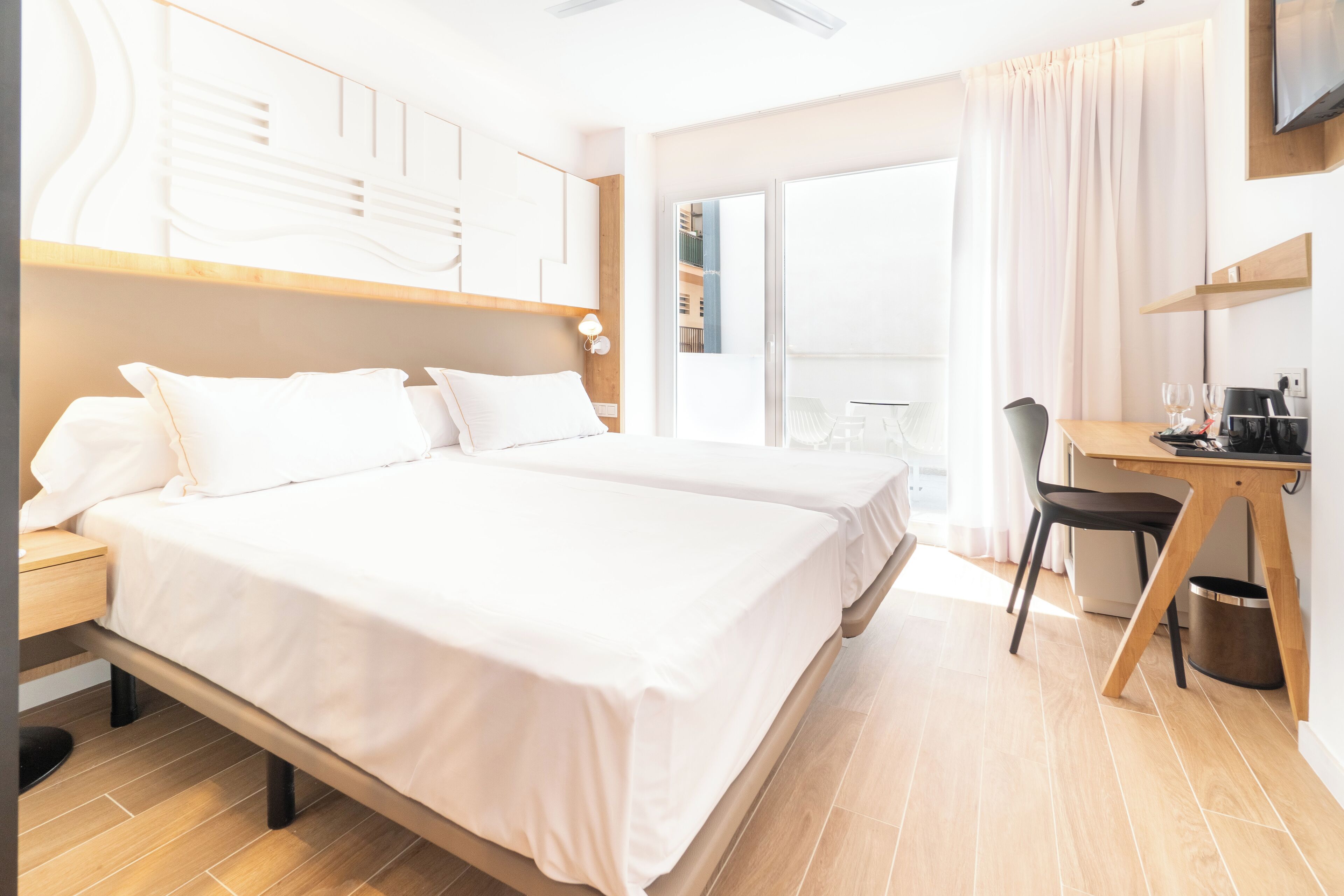 Minibar, desk, soundproofing, free WiFi