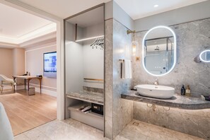 Shower, hair dryer, bathrobes, slippers - Mercure Hohhot Downtown (Hohhot)