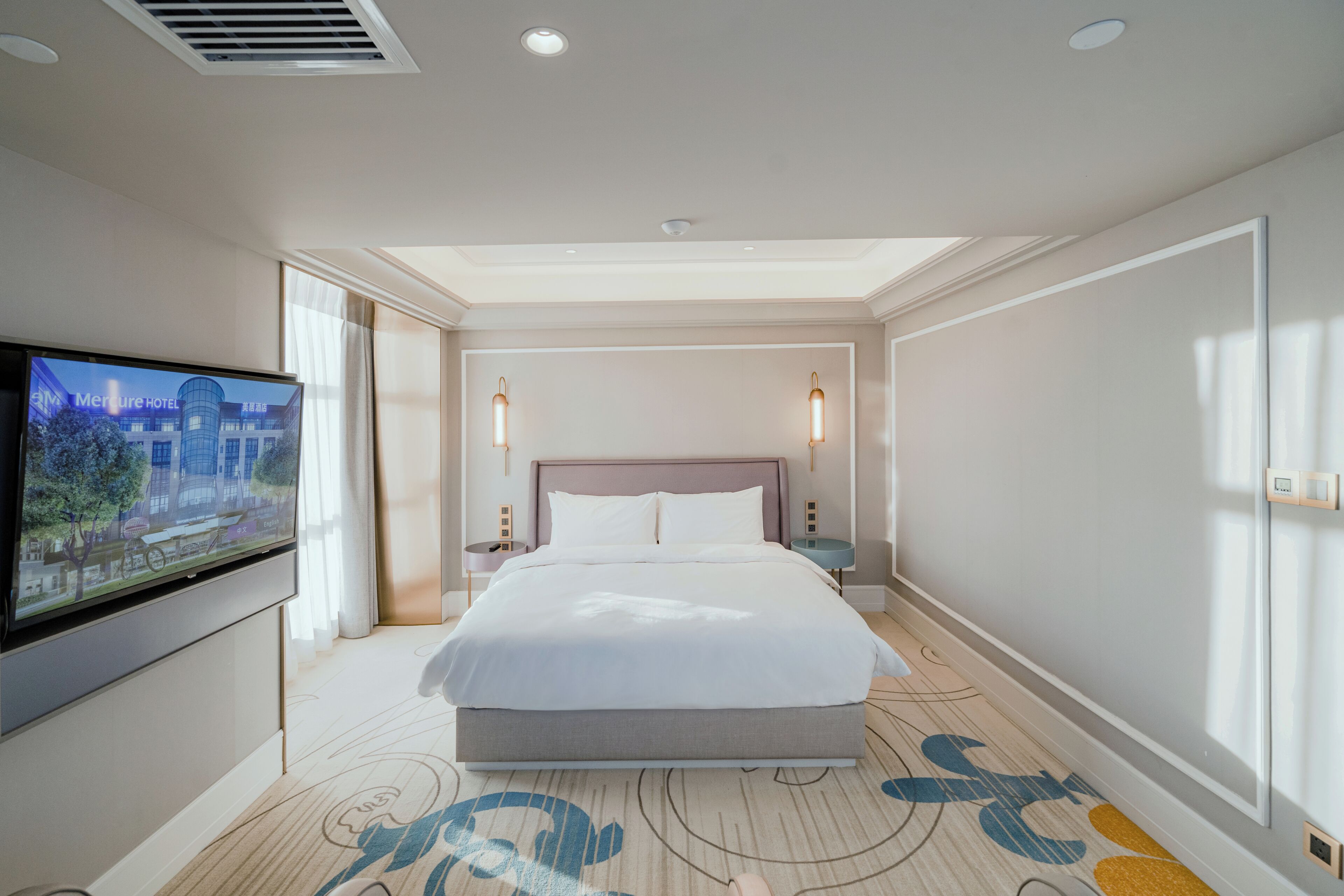 Privilege, Room, 1 King Bed | Premium bedding, free cribs/infant beds, free WiFi, bed sheets