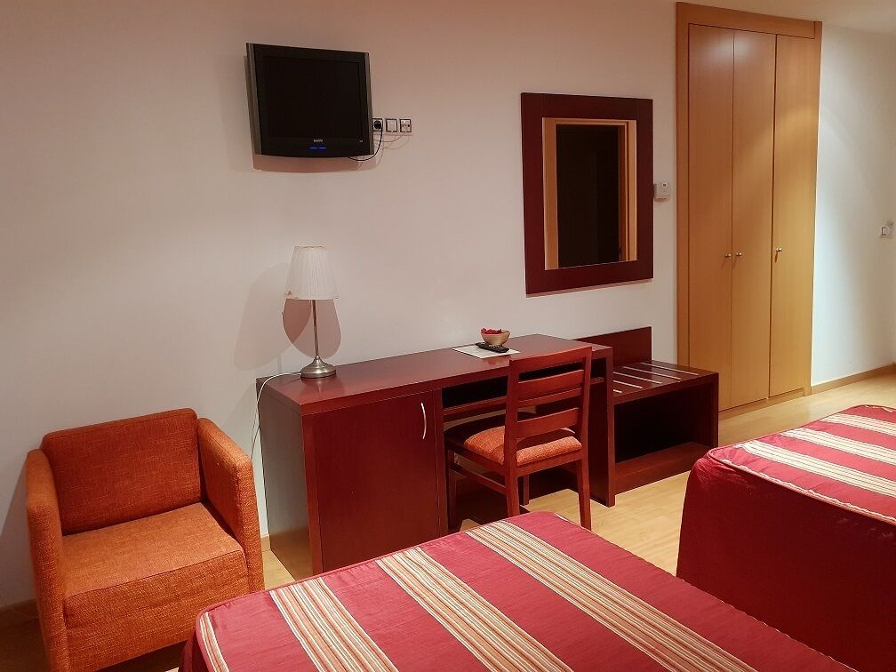 desk, soundproofing, free wifi, bed sheets