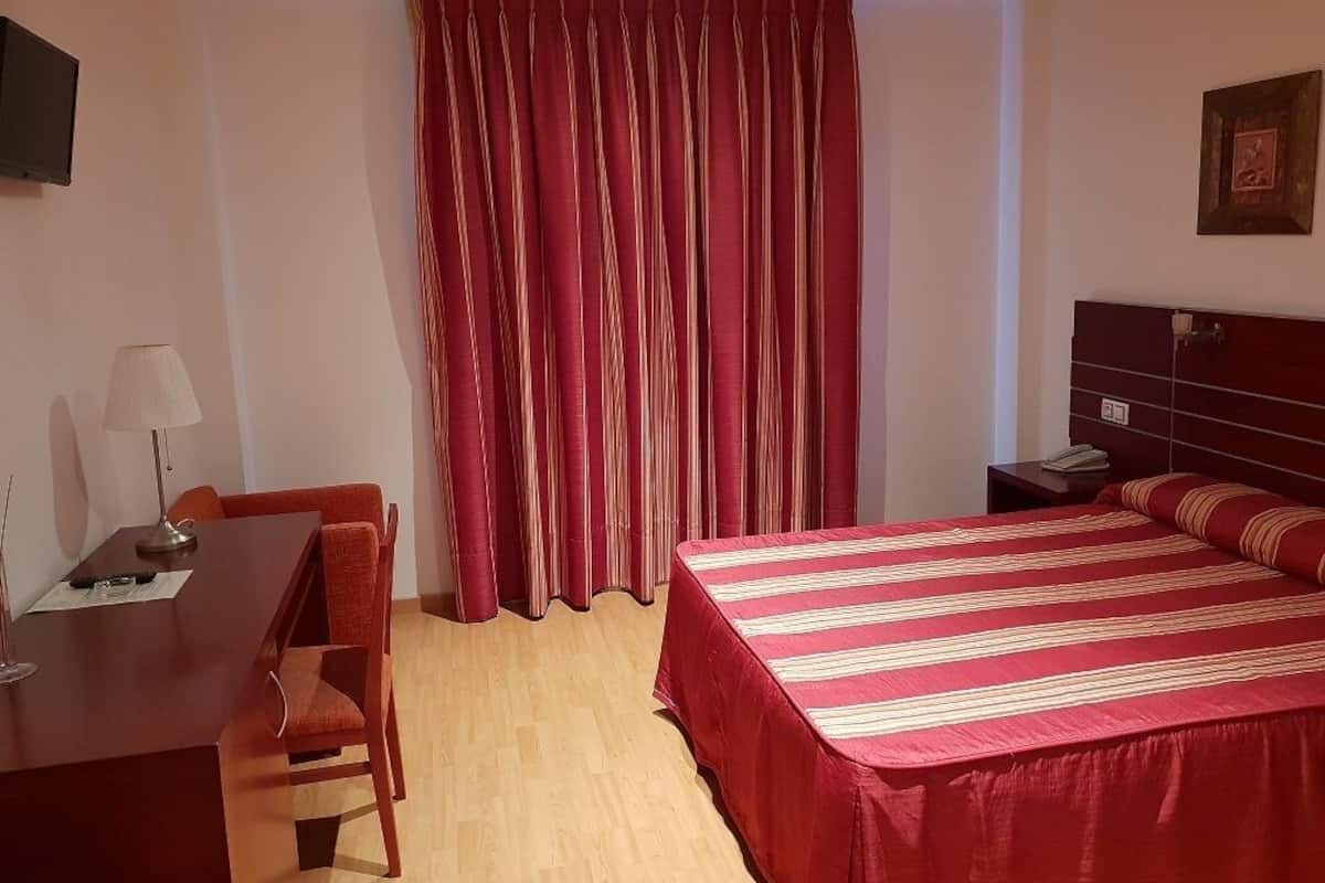 desk, soundproofing, free wifi, bed sheets