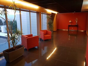 Lobby sitting area - Norte Hotel (Villanueva de Gallego)