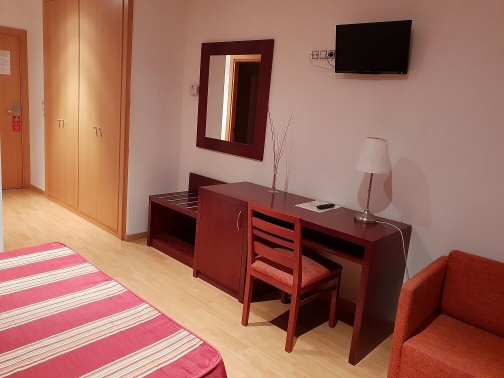 desk, soundproofing, free wifi, bed sheets