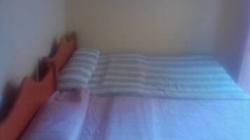 Camera doppia | Una scrivania, tende oscuranti, Wi-Fi gratuito, lenzuola