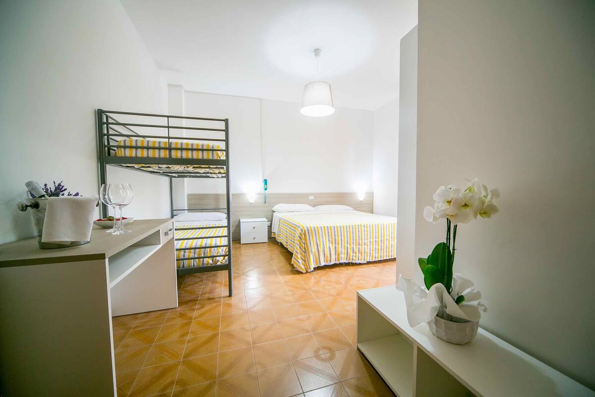 Quadruple Room | Desk, free WiFi