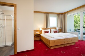 Allergikerbettwaren, Zimmersafe, Schreibtisch, Verdunkelungsvorhänge