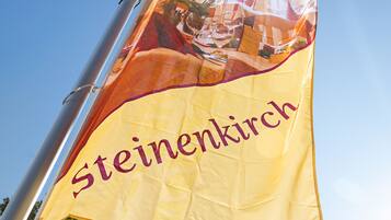 A flag with the text "Steinenkirch" and a logo.