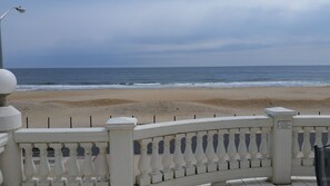 On the beach, sun loungers - NEW LISTING! Beachfront Villa (Manasquan)