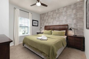 3 habitaciones, tabla de planchar con plancha, wifi y ropa de cama 