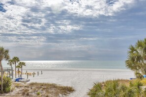 A beach with a clear view of the ocean, palm trees, and beach chairs. - Luxury Beach Condo on Crescent Beach #1 Beach in USA (Sarasota)