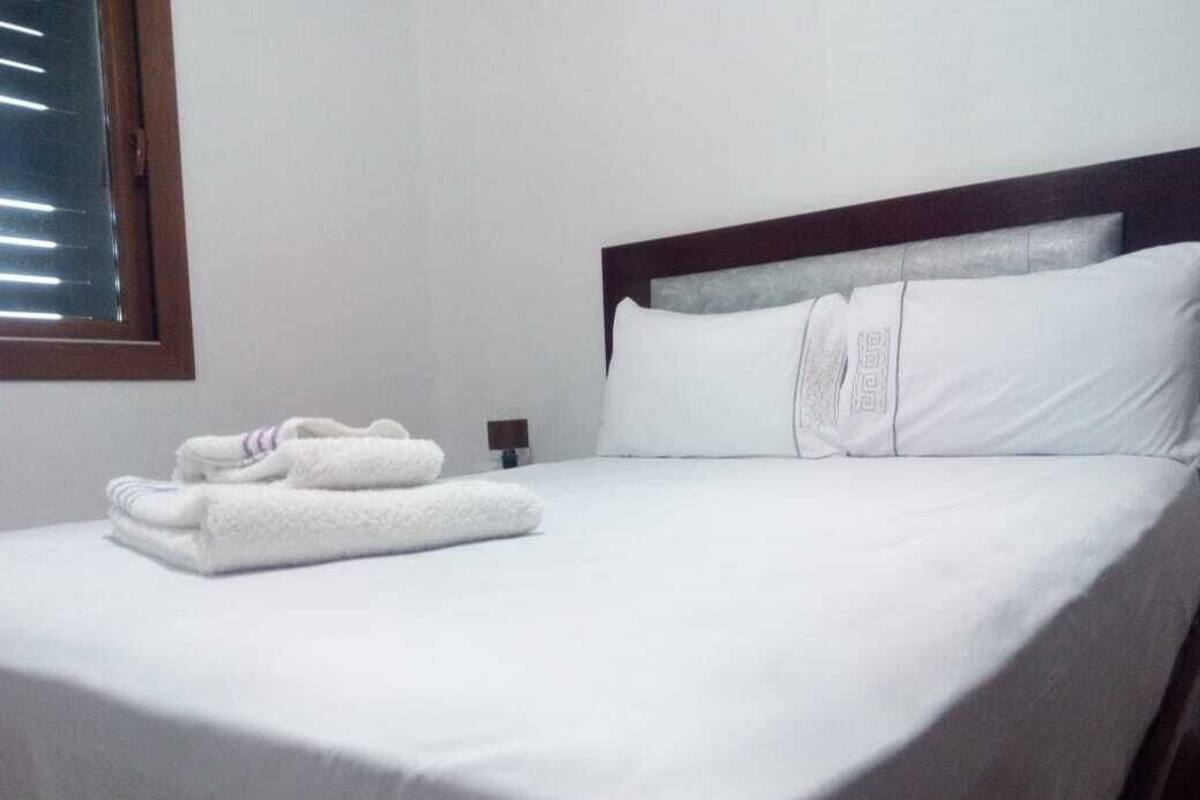 Apartment, 1 Bedroom | 2 bedrooms, bed sheets
