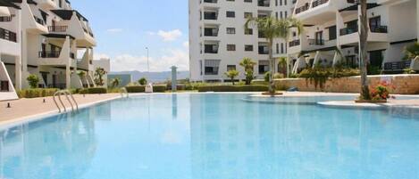 2 kolam renang outdoor