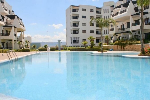 2 outdoor pools