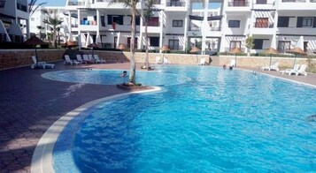 2 piscinas al aire libre