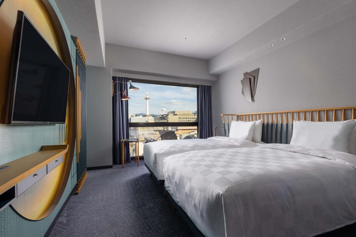 Selimut bulu angsa, brankas, Wi-Fi gratis, dan seprai linen