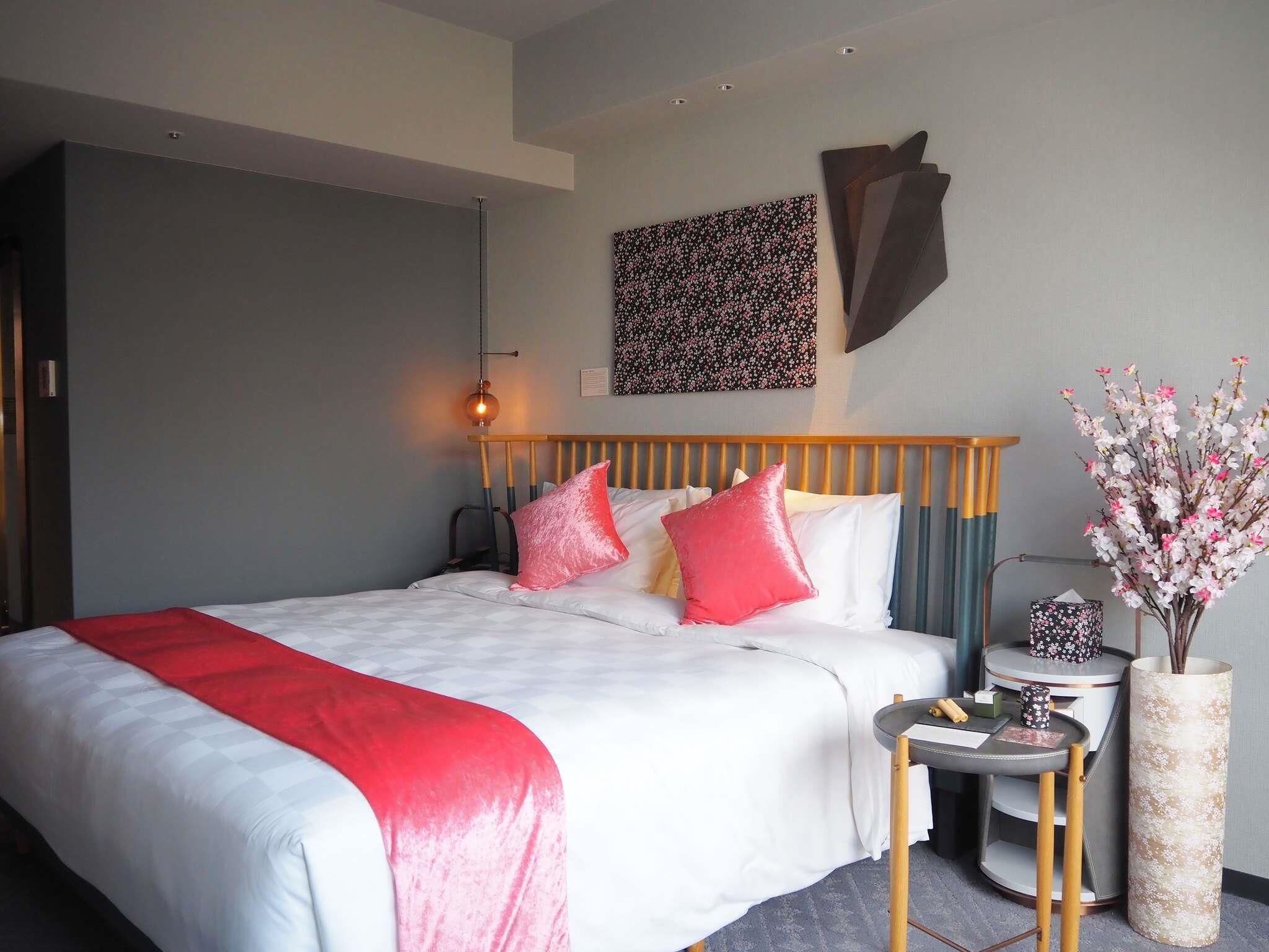 Zimmer, 1 King-Bett (Concept, Sakura, Shower) | Daunenbettdecken, Zimmersafe, kostenloses WLAN, Bettwäsche