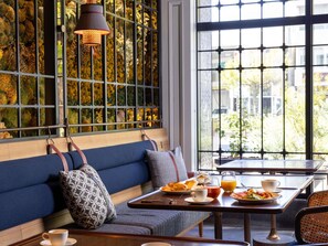 Tägliches Frühstücksbuffet (3850 JPY pro Person)