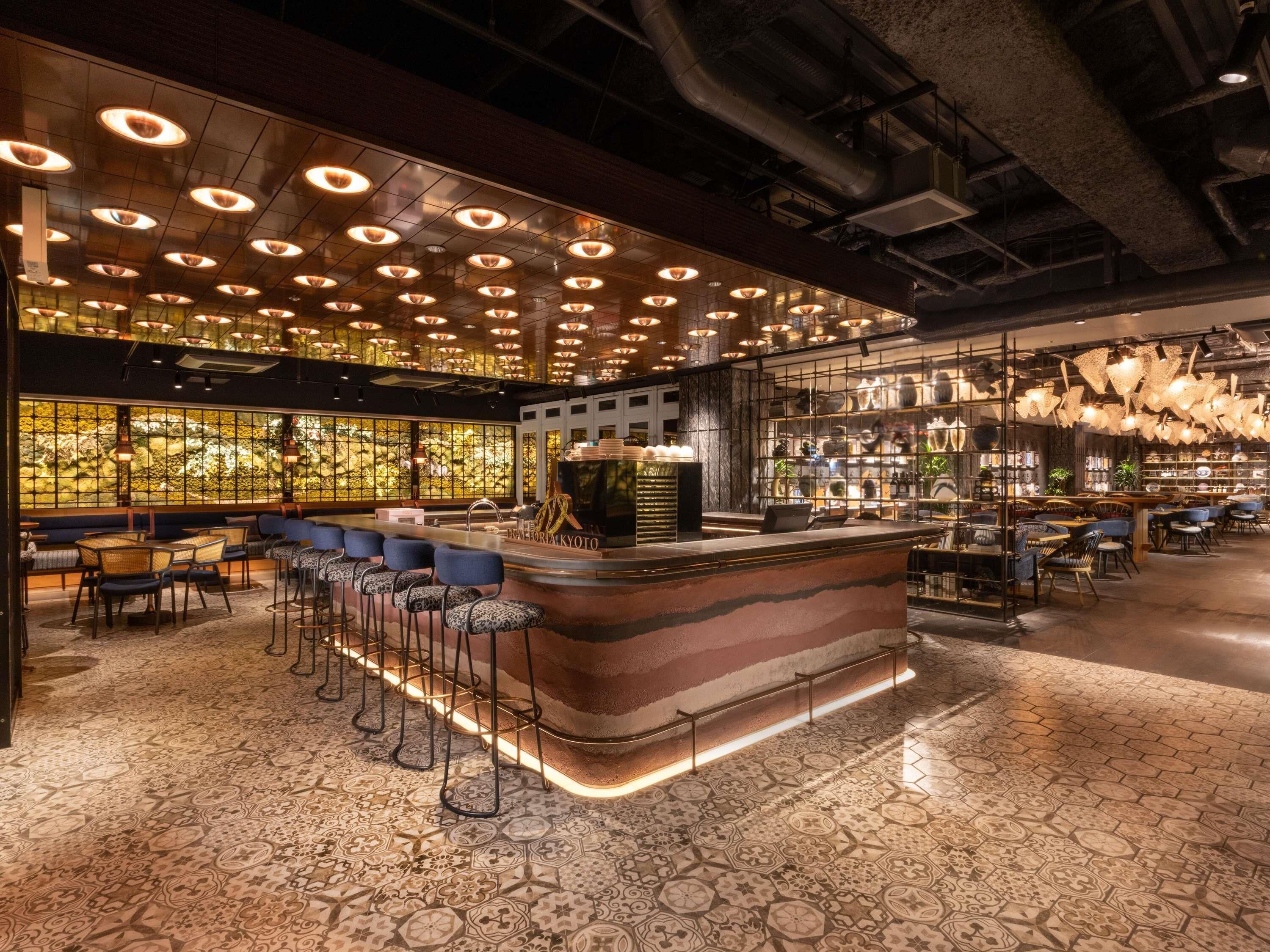 Bar (trong khuôn viên)