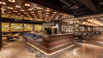 Bar (trong khuôn viên)