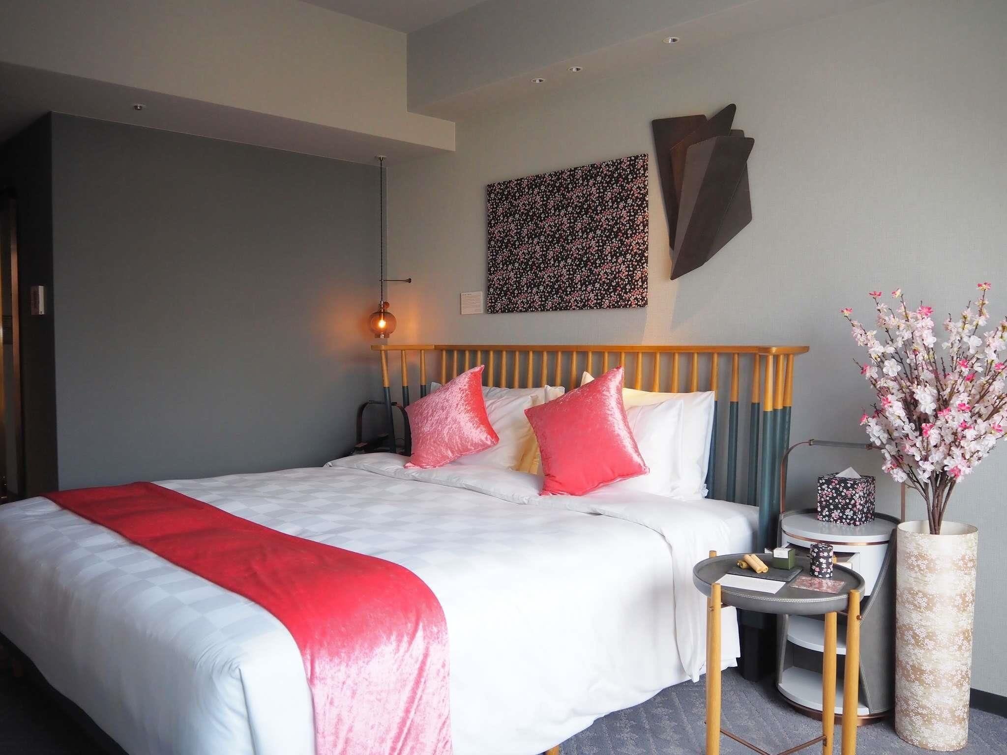 Chambre supérieure, 1 très grand lit (Concept, Sakura, Shower) | Couette en duvet, coffre-fort, accès au Wi-Fi (inclus), literie fournie