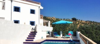 Algarrobo Azul est une magnifique maison avec sa propre piscine et des vues fantastiques.