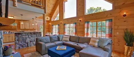 تلفزيون، مدفأة، ستيريو