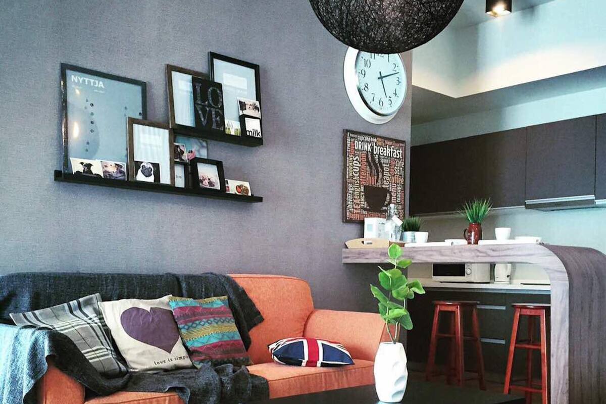 Studio with Balcony | Living room