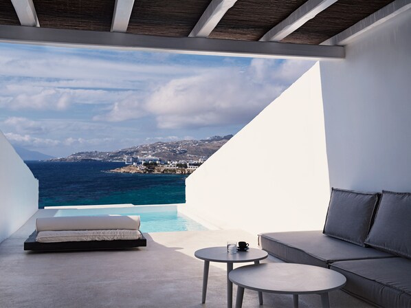 Junior-Doppelzimmer, eigener Pool, Meerblick | Terrasse/Patio